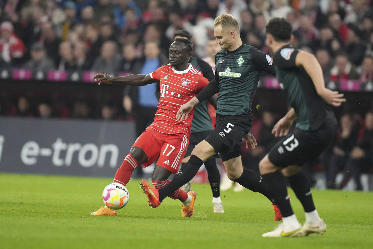 Bayern's Sadio Mane, centre, and Bremen's Amos Pieper, second from right, challenge for the ball du...