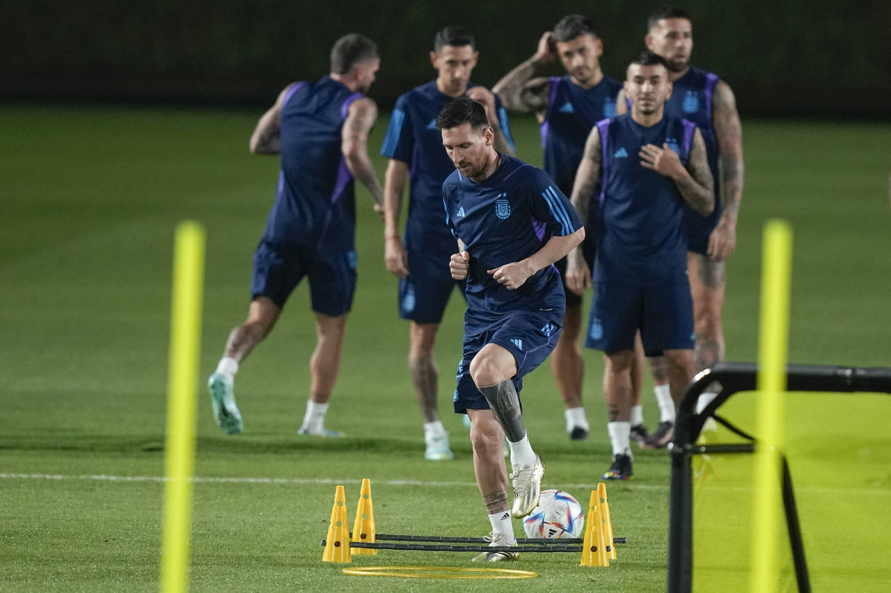 Messi joins Argentina training ahead of final World Cup warm-up