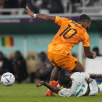 
              Senegal's Iliman Ndiaye, right,, vies for the ball with Memphis Depay of the Netherlands during the World Cup group A soccer match between Senegal and Netherlands at the Al Thumama Stadium, in Doha, Qatar, Monday, Nov. 21, 2022. (AP Photo/Ebrahim Noroozi)
            