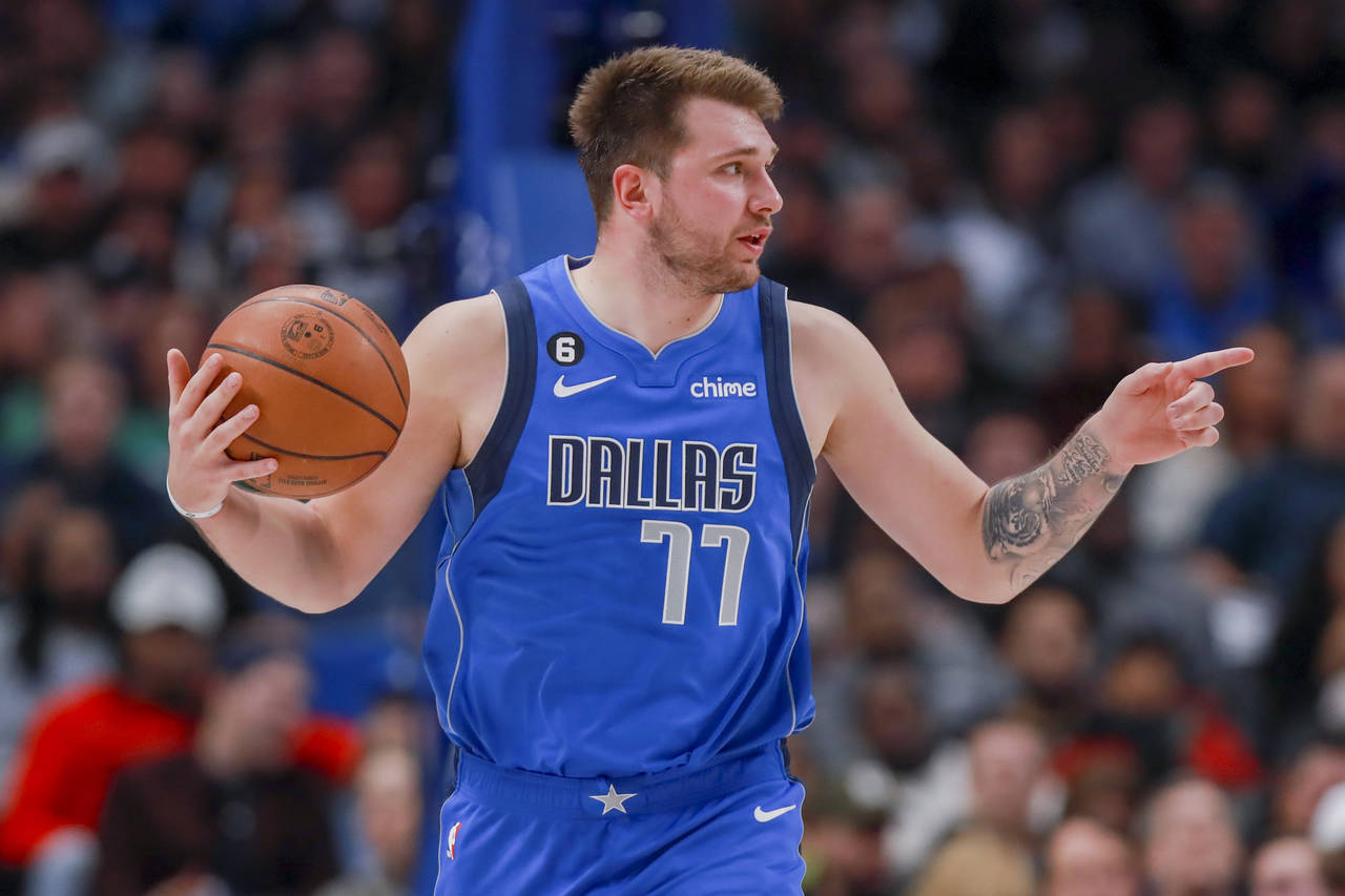 Dallas Mavericks point guard Luka Doncic (77) instructs the offense during the second half of an NB...