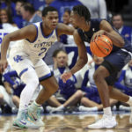 
              North Florida's Jarius Hicklen, right, looks for an opening on Kentucky's Sahvir Wheeler (2) during the first half of an NCAA college basketball game in Lexington, Ky., Wednesday, Nov. 23, 2022. (AP Photo/James Crisp)
            