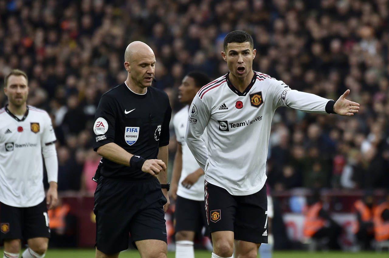 Manchester United's Cristiano Ronaldo gestures to Referee Anthony Taylor during the English Premier...