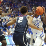 
              Kentucky's Cason Wallace (22), right, looks for an opening on Howard's Steve Settle III (2) and Shy Odom (22) during the first half of an NCAA college basketball game in Lexington, Ky., Monday, Nov. 7, 2022. (AP Photo/James Crisp)
            