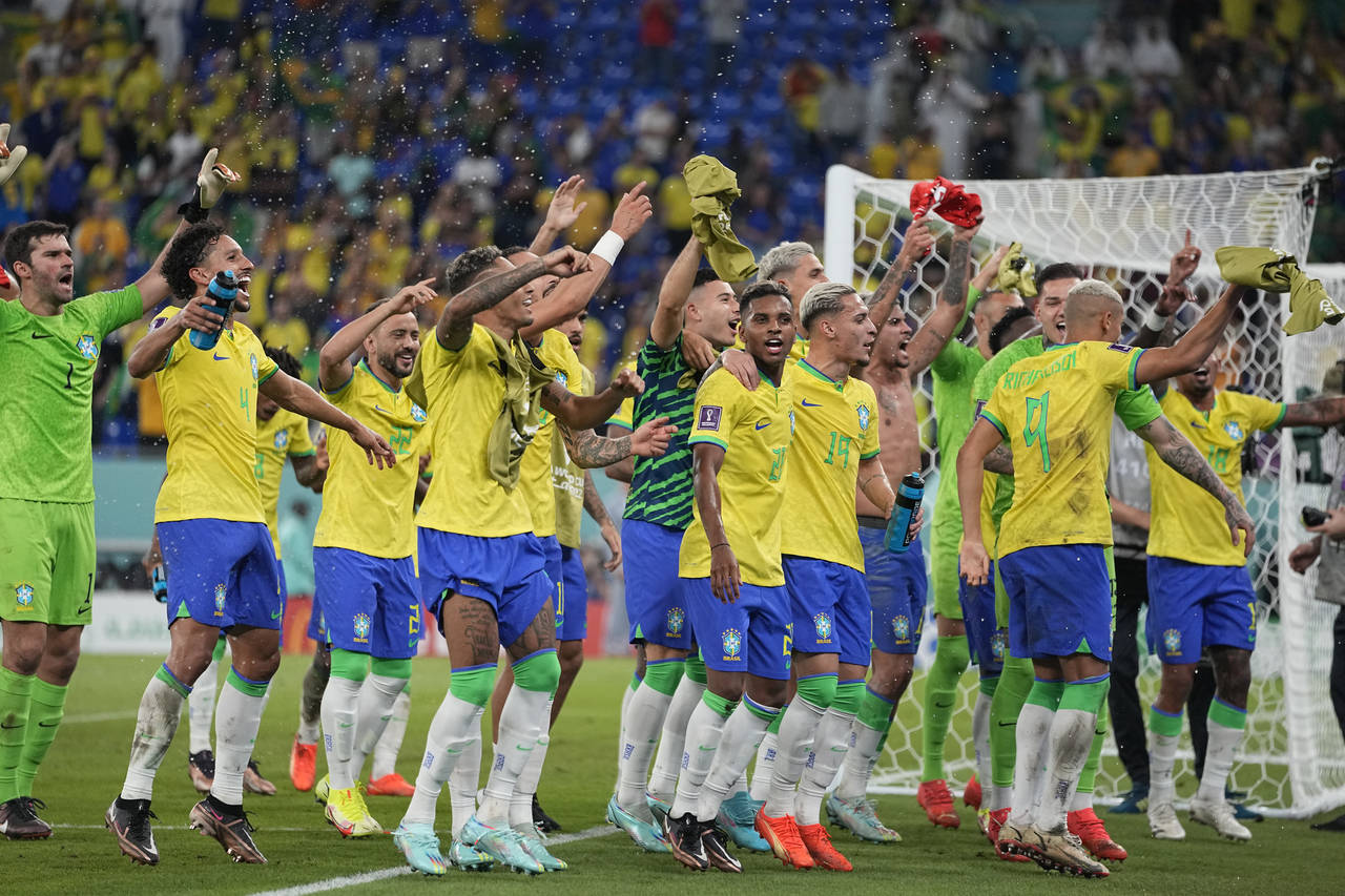 Brazil players celebrate at the end of the World Cup group G soccer match between Brazil and Switze...