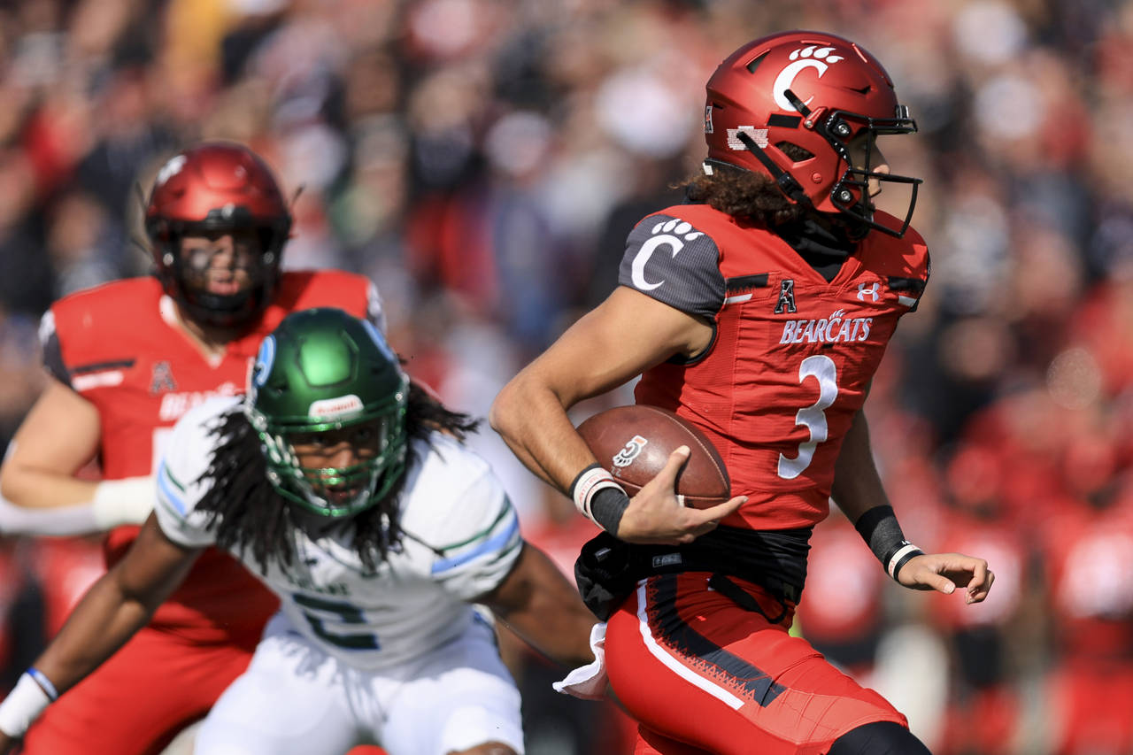 Cincinnati quarterback Evan Prater (3) carries the ball during the first half of an NCAA college fo...