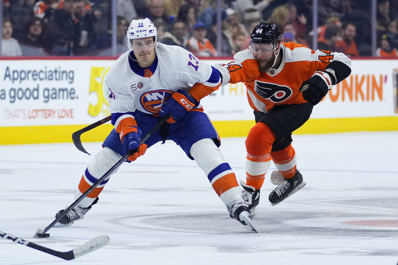 Philadelphia Flyers left wing Nicolas Deslauriers skates with the puck  during the New York Islanders' 2
