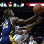 
              UC Irvine guard DJ Davis (22) drives past Oregon center Kel'el Ware (10) for a score during the second half of an NCAA college basketball game Friday, Nov. 11, 2022, in Eugene, Ore. (AP Photo/Andy Nelson)
            