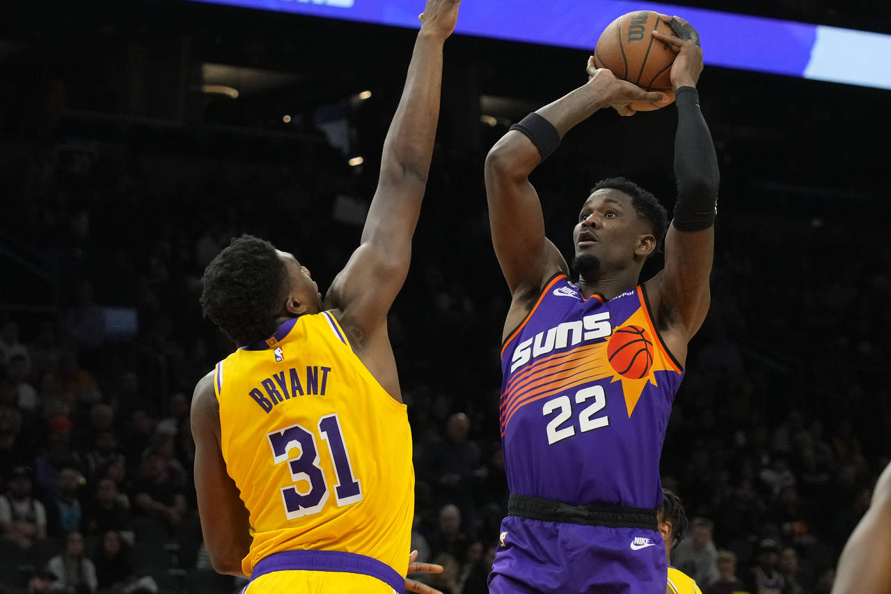 Phoenix Suns center Deandre Ayton shoots over Los Angeles Lakers center Thomas Bryant (31) during t...