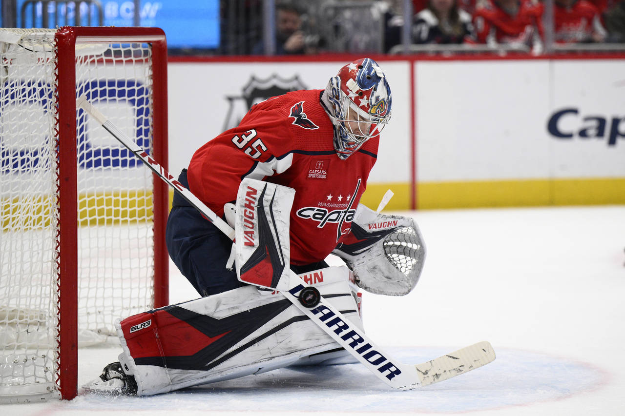 Washington Capitals goaltender Darcy Kuemper stops the puck during the second period of the team's ...