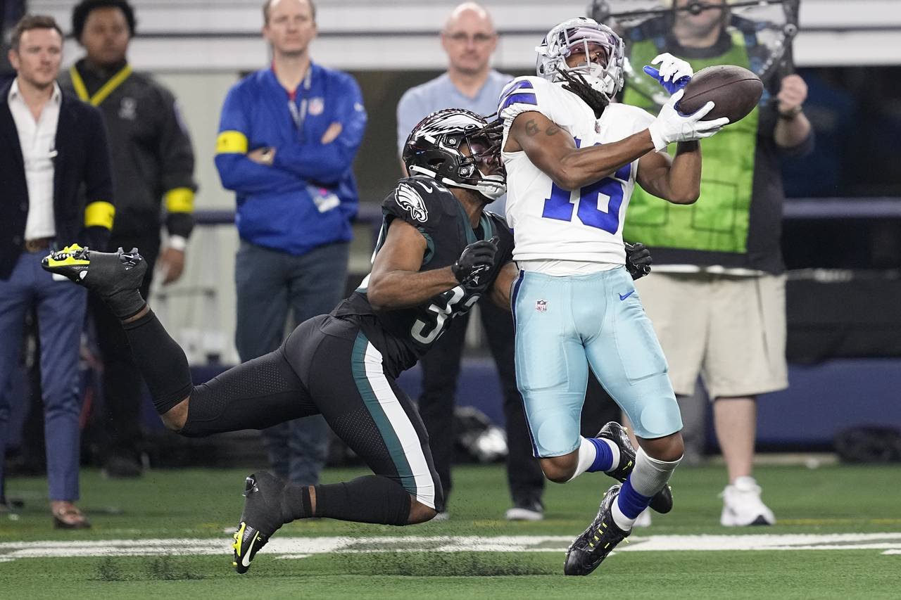 Dallas Cowboys' T.Y. Hilton makes a long ctch in front of Philadelphia Eagles' Reed Blankenship dur...