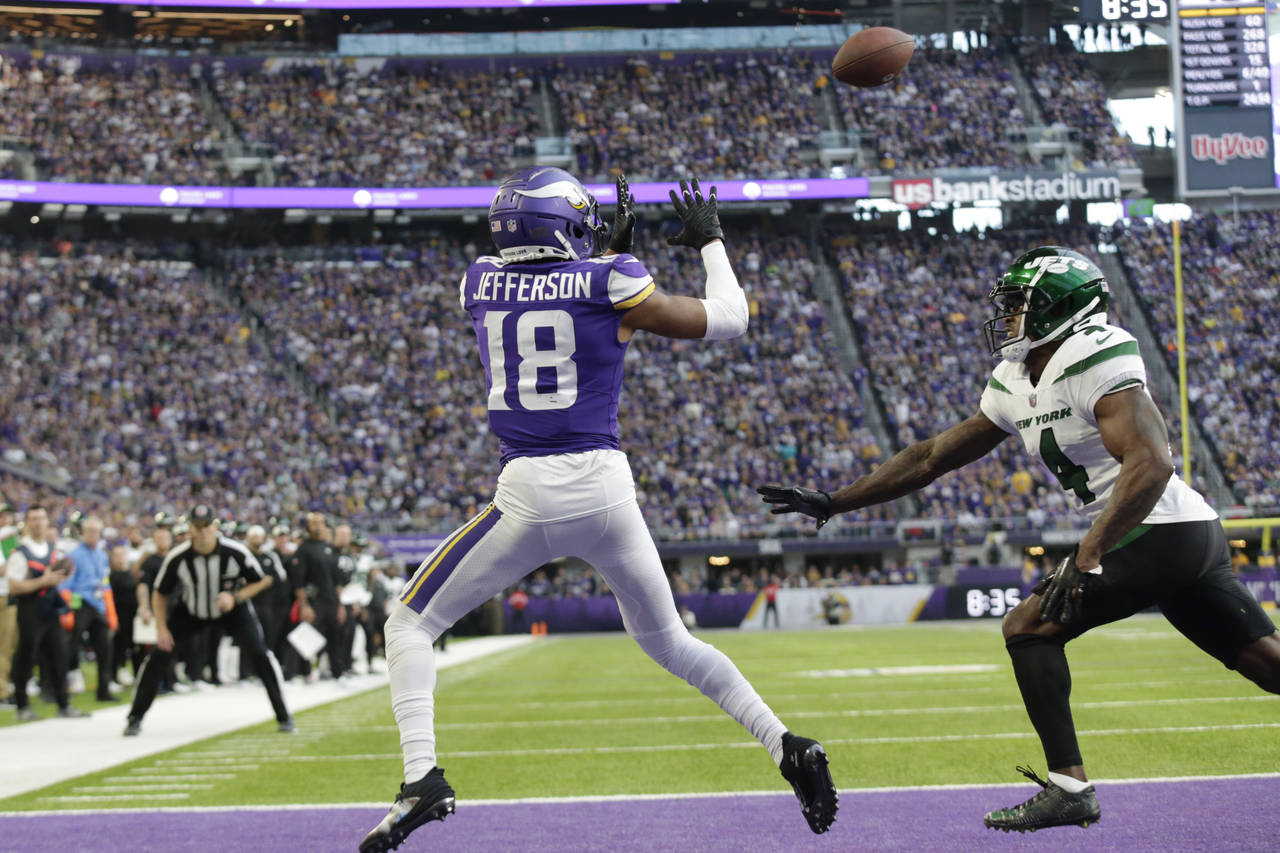 Minnesota Vikings wide receiver Justin Jefferson (18) catches a 10-yard touchdown pass ahead of New...