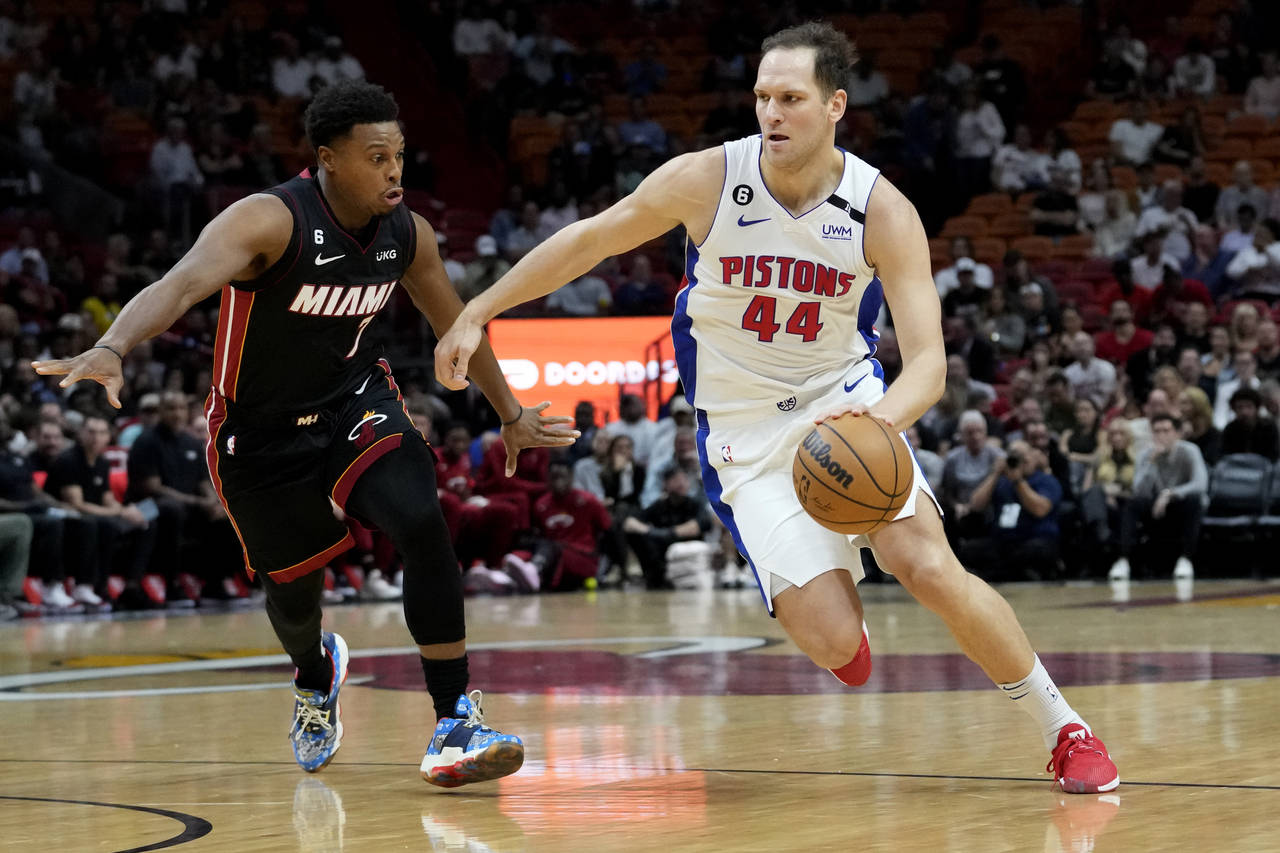 Miami Heat guard Kyle Lowry (7) defends against Detroit Pistons forward Bojan Bogdanovic (44) durin...
