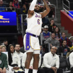 
              Los Angeles Lakers forward LeBron James shoots against the Detroit Pistons during the first half of an NBA basketball game, Sunday, Dec. 11, 2022, in Detroit. (AP Photo/Jose Juarez)
            