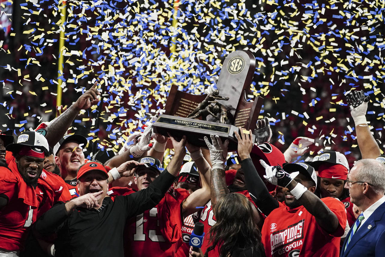 Georgia players hoist the trophy after defeating LSU in the Southeastern Conference Championship fo...
