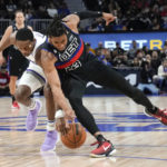 
              Sacramento Kings guard De'Aaron Fox, left, and Detroit Pistons guard Jaden Ivey (23) battle for a loose ball in the first half of an NBA basketball game in Detroit, Friday, Dec. 16, 2022. (AP Photo/Paul Sancya)
            
