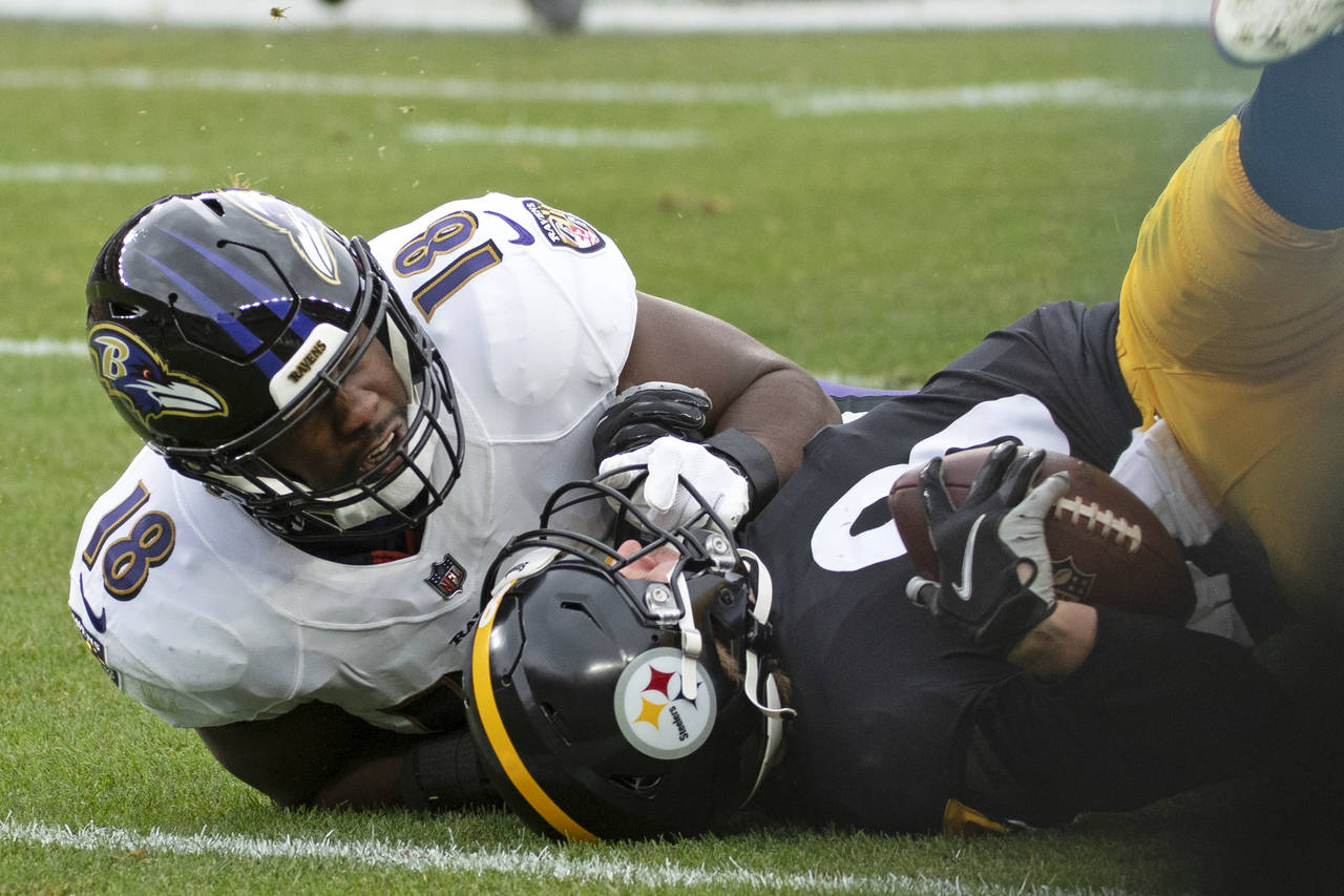 Pittsburgh Steelers quarterback Kenny Pickett (8) is tackled by Baltimore Ravens linebacker Roquan ...