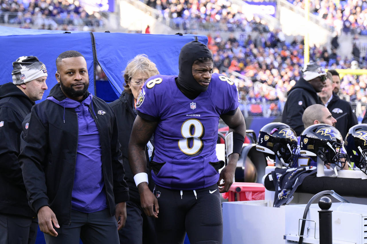 Baltimore Ravens quarterback Lamar Jackson (8) leaves the injury tent and heads toward the locker r...