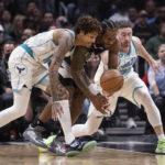 
              Charlotte Hornets guard Kelly Oubre Jr., left, and forward Gordon Hayward (20) vie for the ball against Los Angeles Clippers forward Kawhi Leonard (2) during the first half of an NBA basketball game in Los Angeles on Wednesday, Dec. 21, 2022. (AP Photo/Kyusung Gong)
            