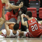 
              Utah center Keba Keita, top, guard Lazar Stefanovic, right, and Washington State guard Dylan Darling go after the ball during overtime of an NCAA college basketball game, Sunday, Dec. 4, 2022, in Pullman, Wash. Utah won 67-65. (AP Photo/Young Kwak)
            