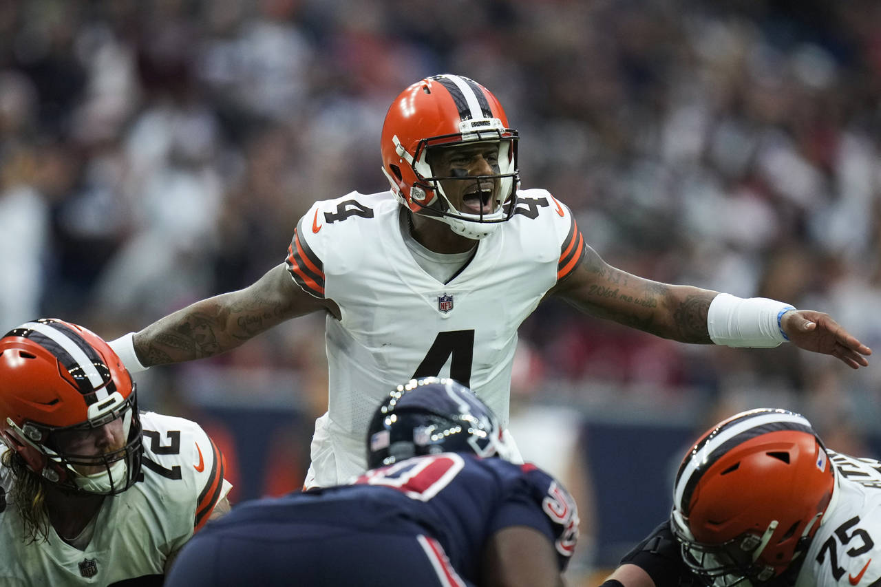 Cleveland Browns quarterback Deshaun Watson (4) calls a play at the line during the first half of a...