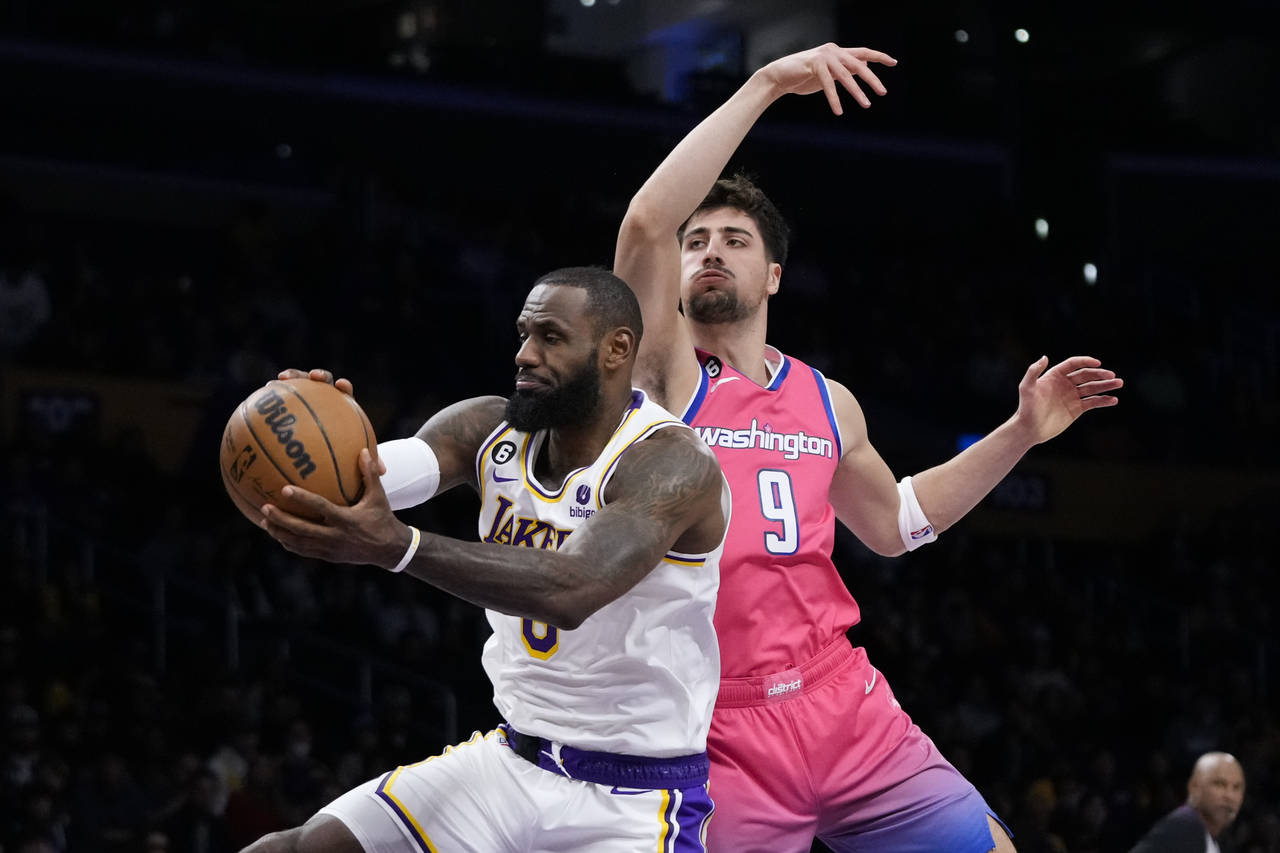 Lakers overcome Davis' absence to beat reeling Wizards - Seattle Sports