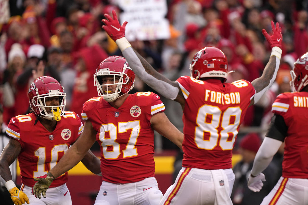Kansas City Chiefs tight end Travis Kelce (87) celebrates with teammates after catching a 39-yard t...
