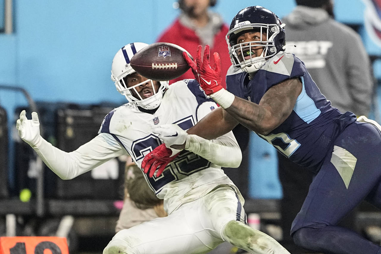 Tennessee Titans wide receiver Treylon Burks (16) misses the catch as Dallas Cowboys cornerback Nah...