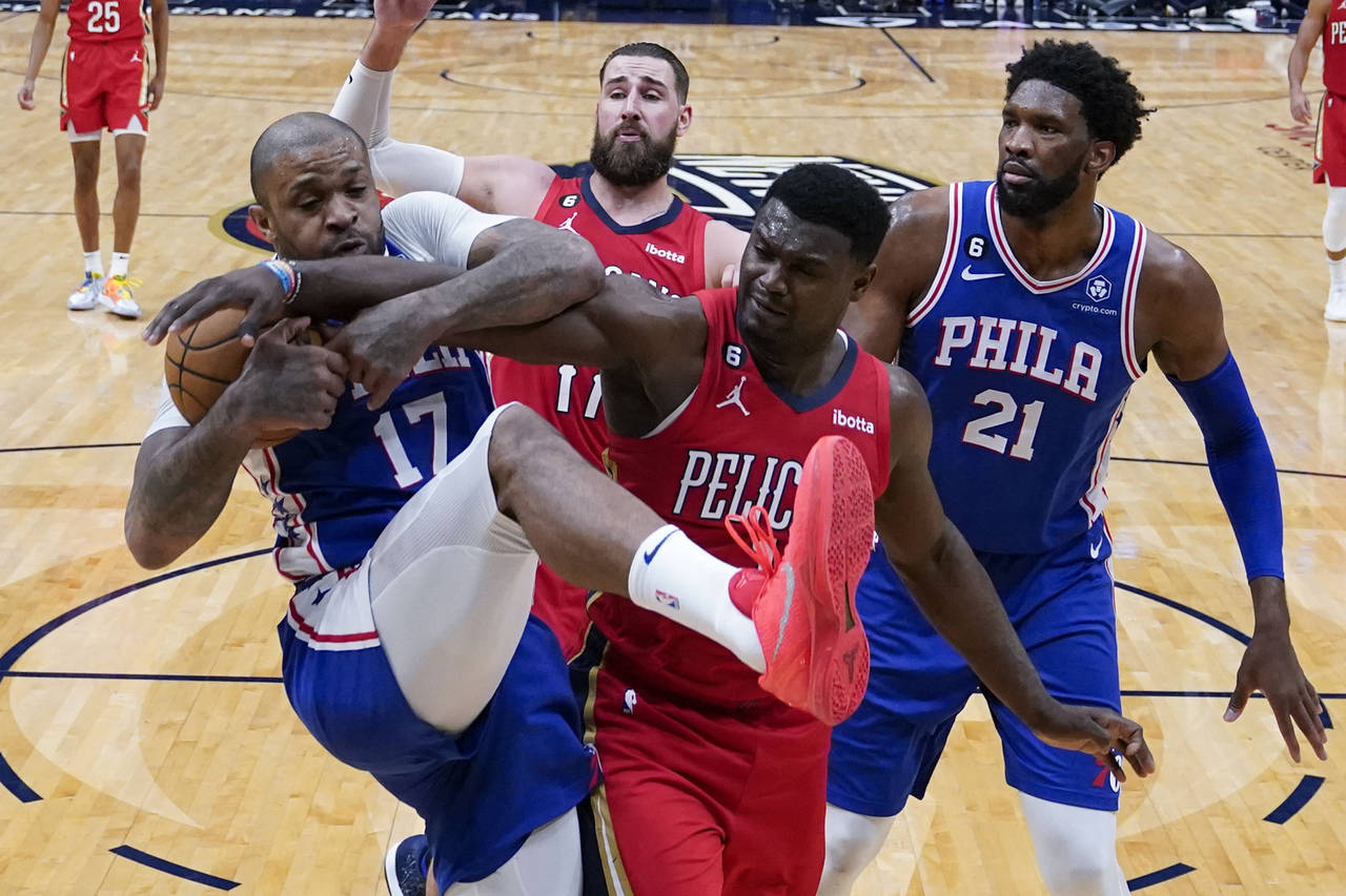 New Orleans Pelicans forward Zion Williamson (1) battles for a rebound with Philadelphia 76ers forw...