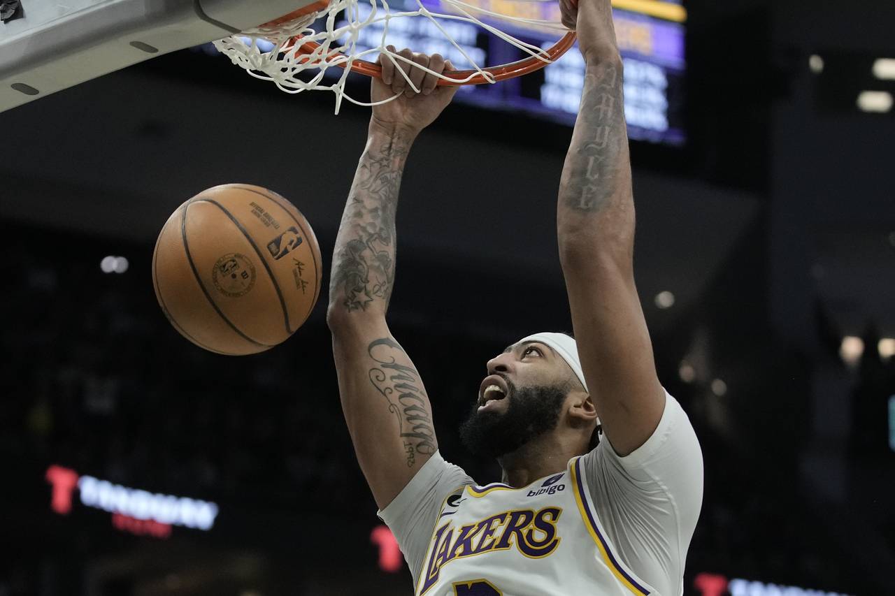 Los Angeles Lakers' Anthony Davis dunks during the second half of an NBA basketball game against th...