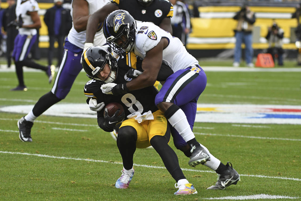 Pittsburgh Steelers quarterback Kenny Pickett (8) is tackled by Baltimore Ravens linebacker Roquan ...
