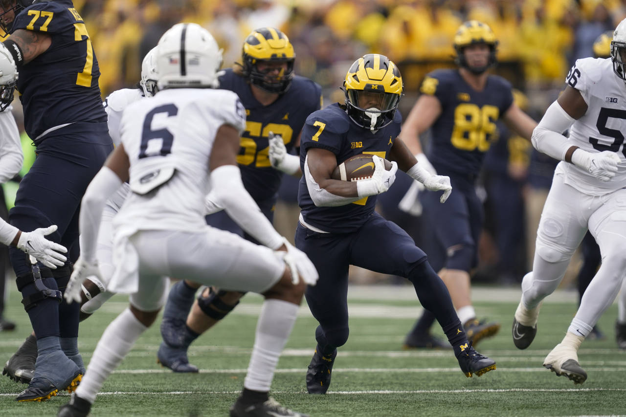 FILE - Michigan running back Donovan Edwards (7) rush the ball against Penn State in the first half...