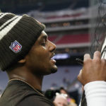 
              Cleveland Browns quarterback Deshaun Watson signs autographs before of an NFL football game between the Cleveland Browns and Houston Texans in Houston, Sunday, Dec. 4, 2022,. (AP Photo/Eric Gay)
            