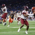 
              New Mexico State running back Star Thomas, front left, catches a pass for a touchdown against Bowling Green during the first half of the Quick Lane Bowl NCAA college football game, Monday, Dec. 26, 2022, in Detroit. (AP Photo/Al Goldis)
            
