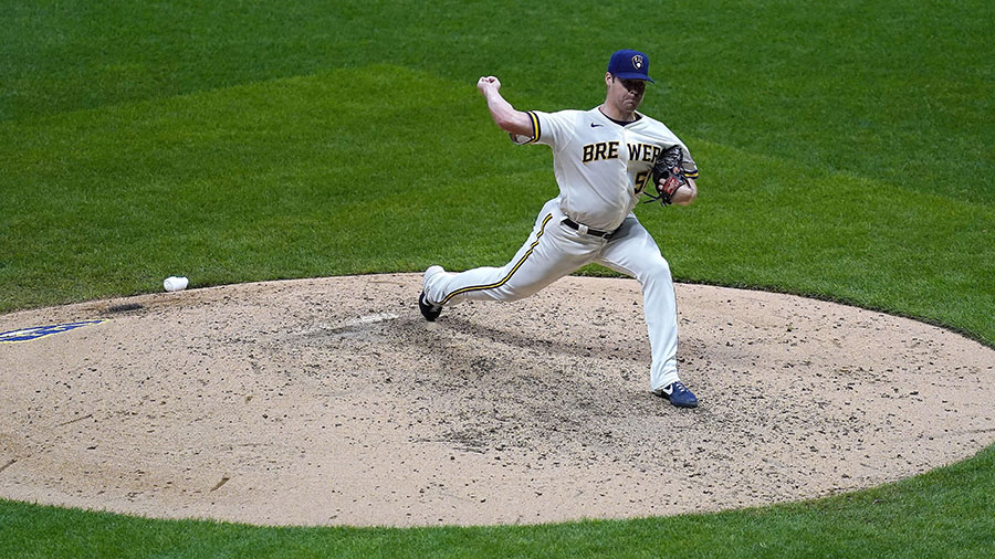 Justin Topa gets the save and the Mariners win the series! 