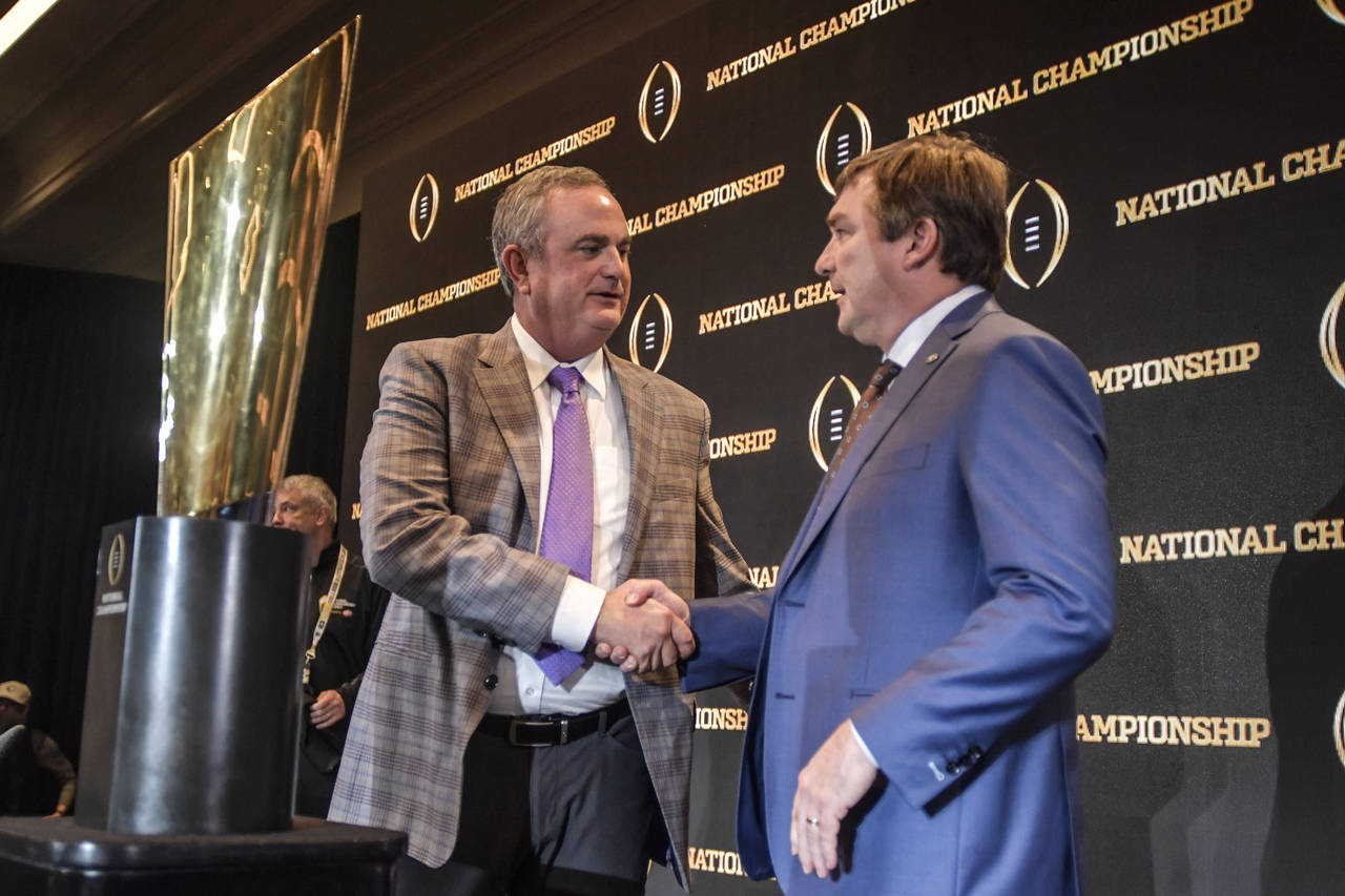 TCU head coach Sonny Dykes, left, speaks with Georgia head coach Kirby Smart after a news conferenc...