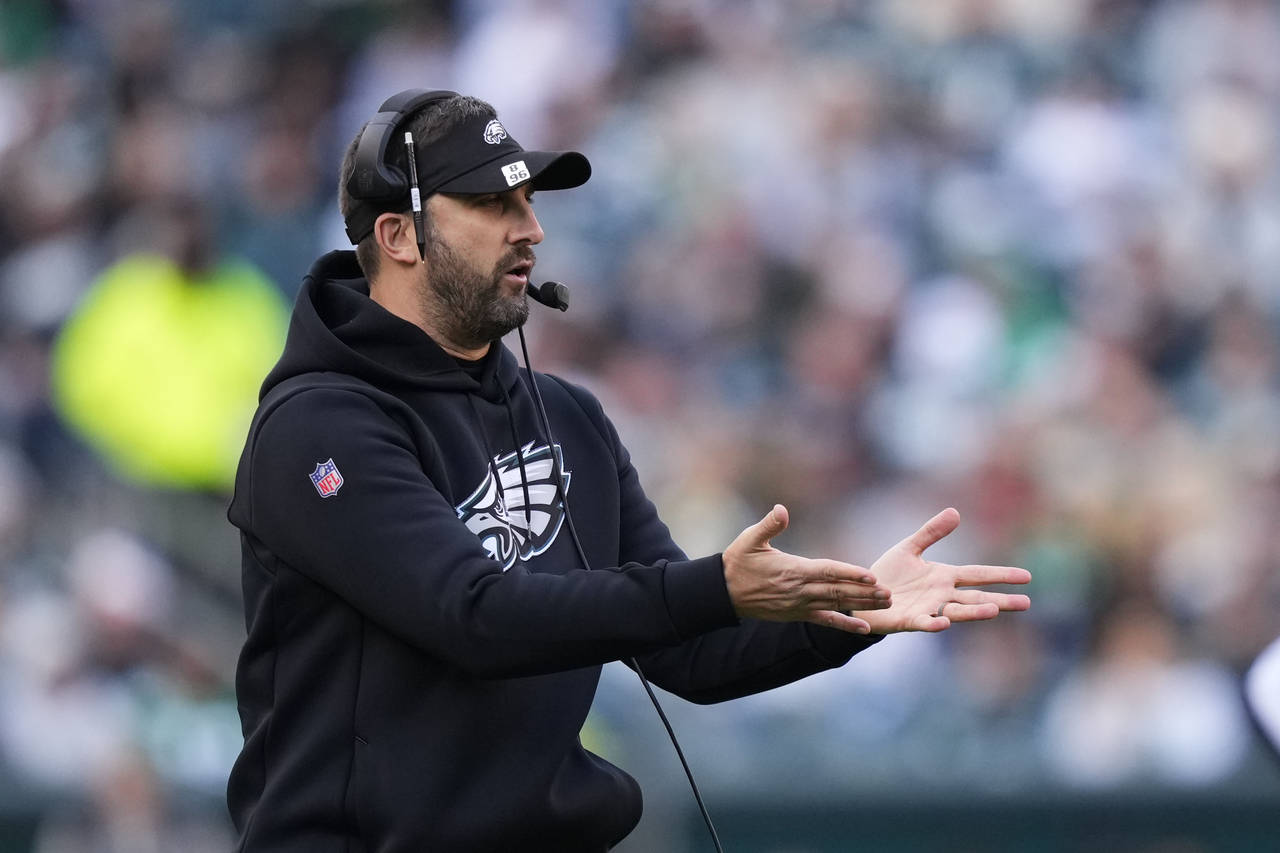 Philadelphia Eagles head coach Nick Sirianni calls out from the sideline in the first half of an NF...