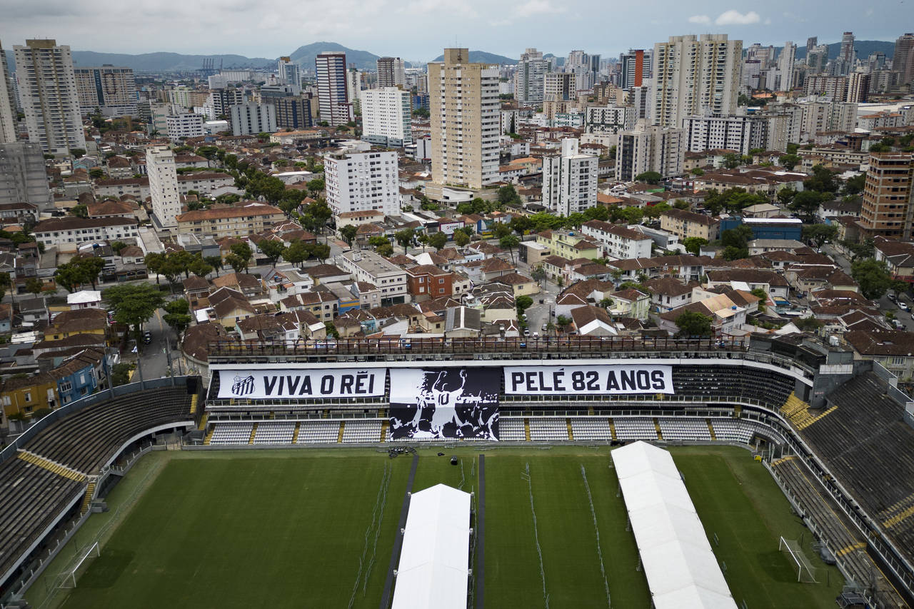 Giant banners that read in Portuguese: "Long live King Pele, 82 years", are displayed in the stands...