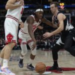 
              Chicago Bulls guard Ayo Dosunmu, center, holds off Los Angeles Clippers guard Luke Kennard, right, during the first half of an NBA basketball game Tuesday, Jan. 31, 2023, in Chicago. (AP Photo/Erin Hooley)
            