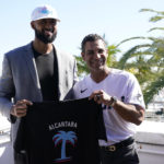 
              Miami Marlins pitcher Sandy Alcantara, left, the 2022 National League Cy Young winner, poses with Miami Mayor Francis Suarez, right, after being awarded the key to the City of Miami by the mayor at Miami City Hall, Tuesday, Jan. 10, 2023, in Miami. (AP Photo/Lynne Sladky)
            