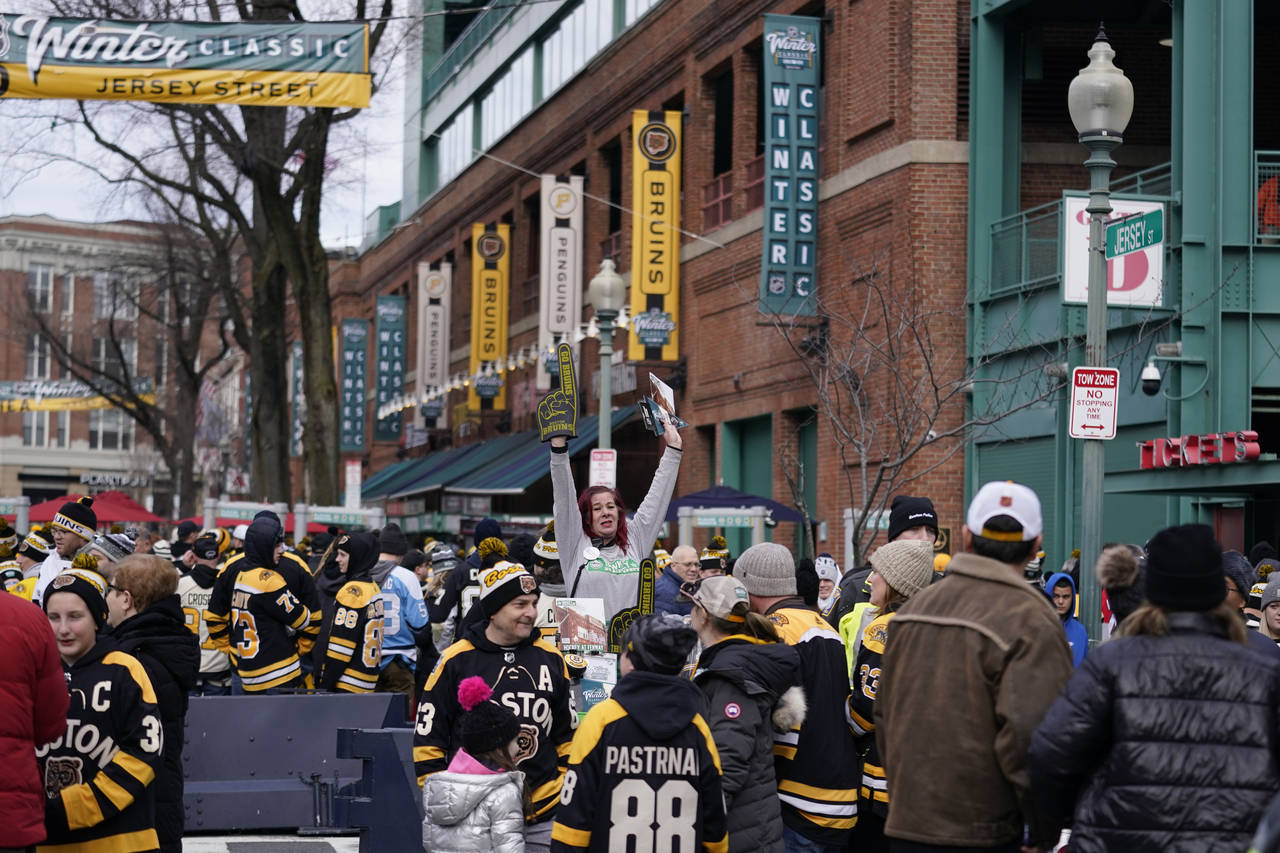 Winter Classic: Fenway Park transforms for Penguins vs. Bruins