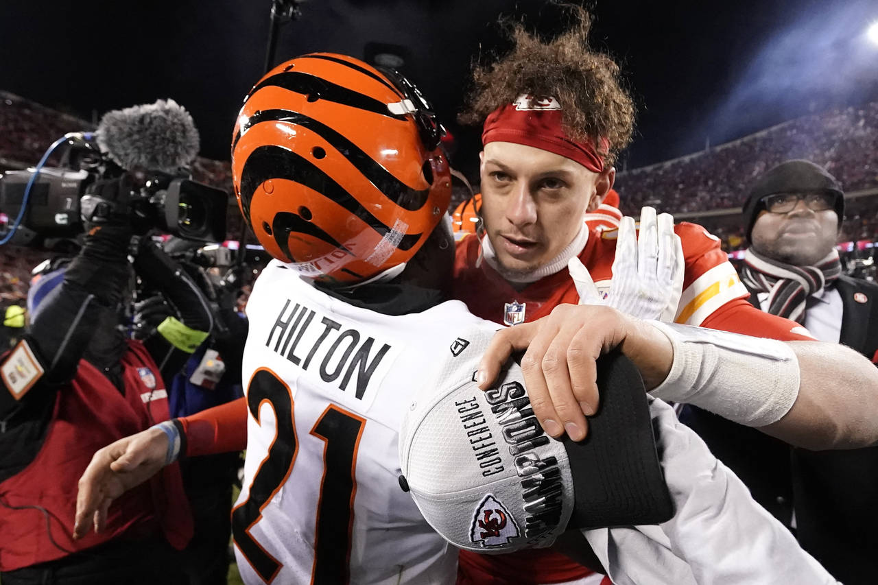 Cincinnati Bengals cornerback Mike Hilton (21) speaks with Kansas City Chiefs quarterback Patrick M...