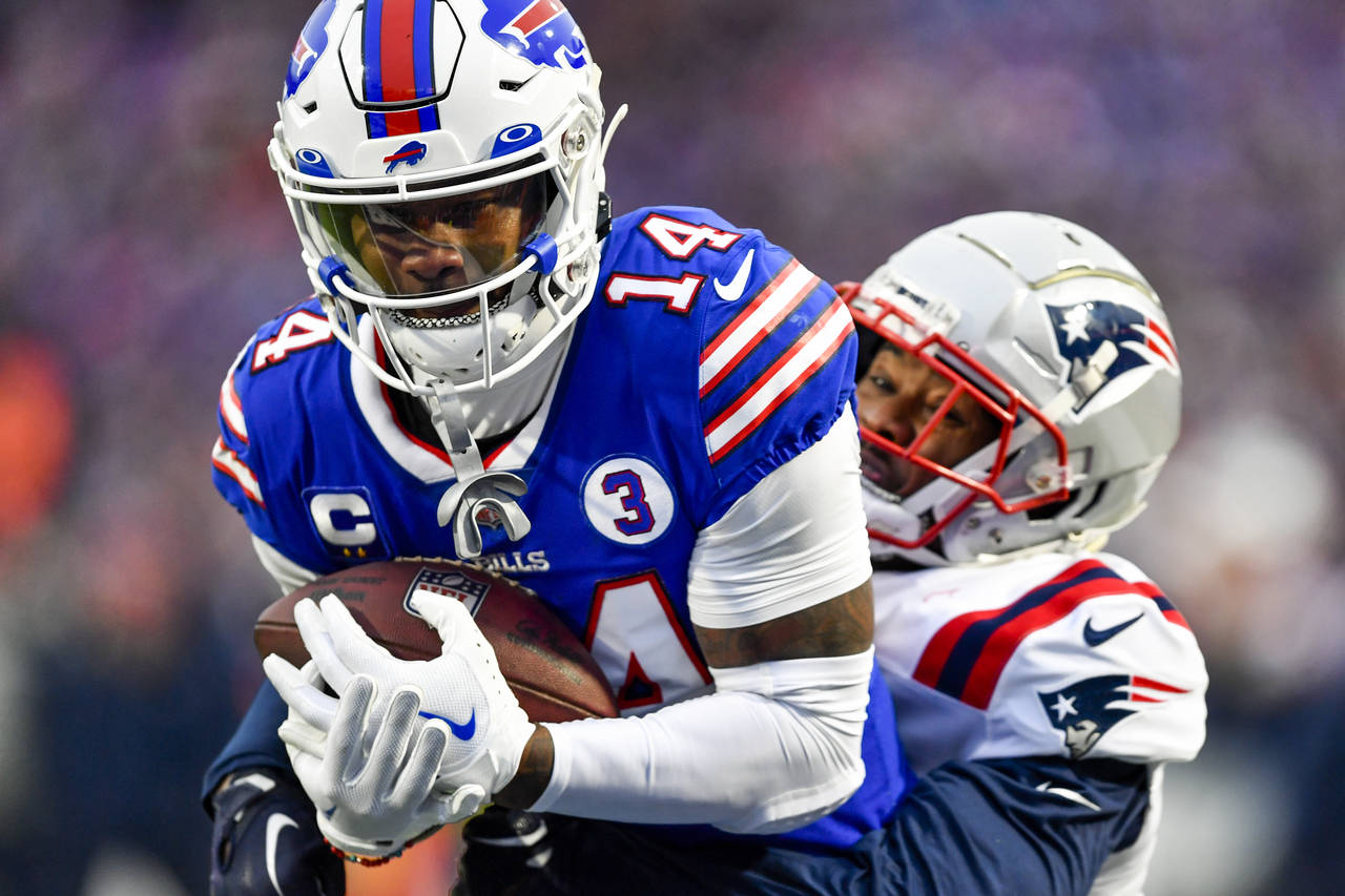 Buffalo Bills wide receiver Stefon Diggs (14) runs in a touchdown against New England Patriots corn...