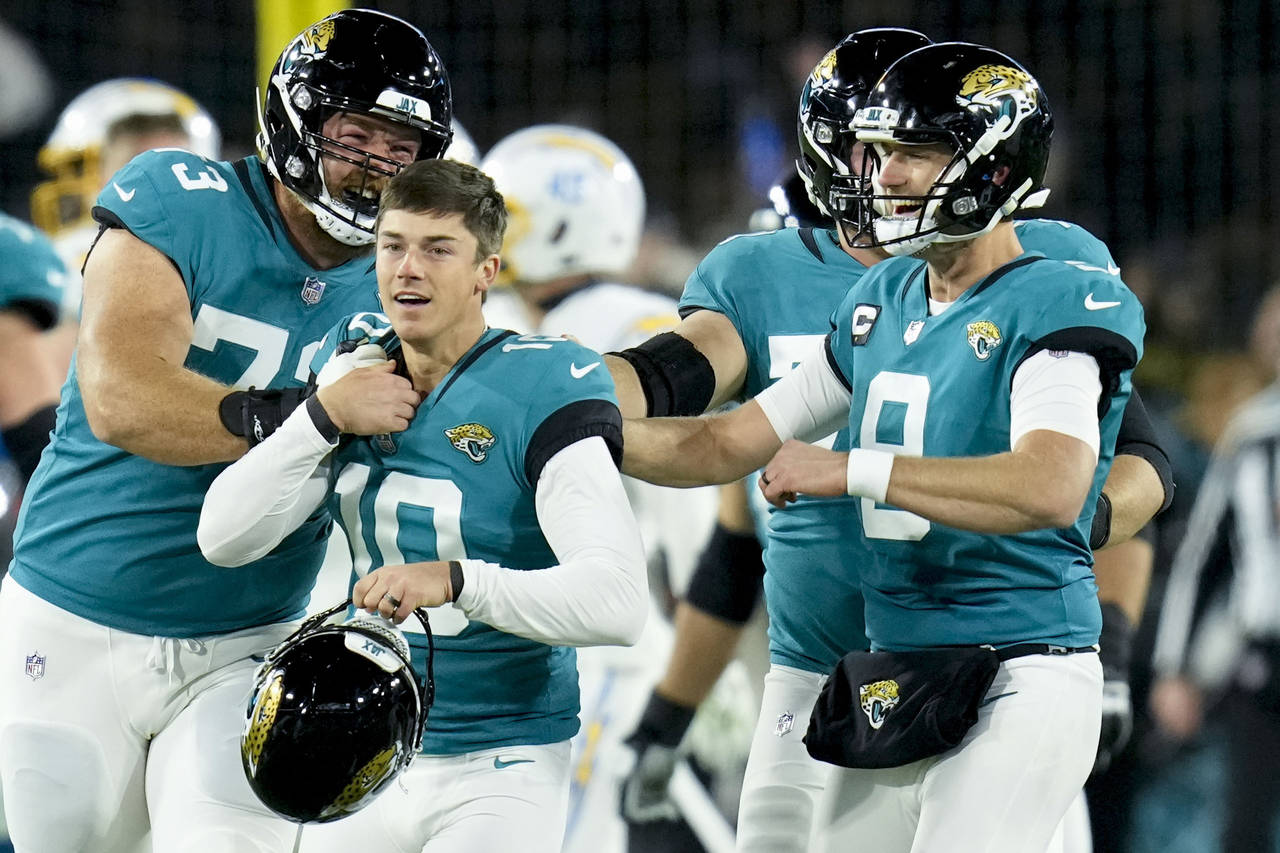 Jacksonville Jaguars place kicker Riley Patterson (10) and his team celebrate his game-winning fiel...