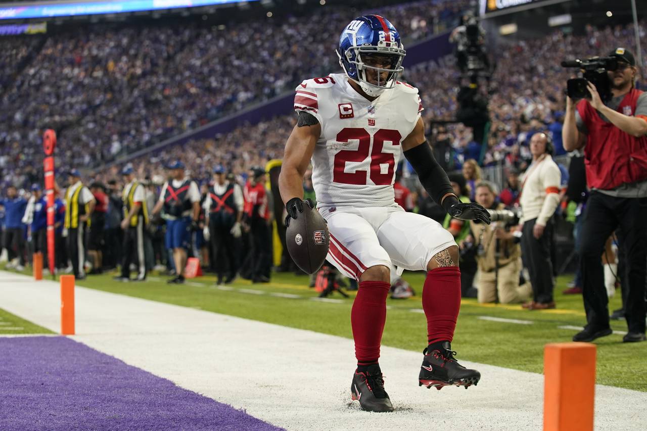 New York Giants' Saquon Barkley runs for a touchdown during the first half of an NFL wild card foot...