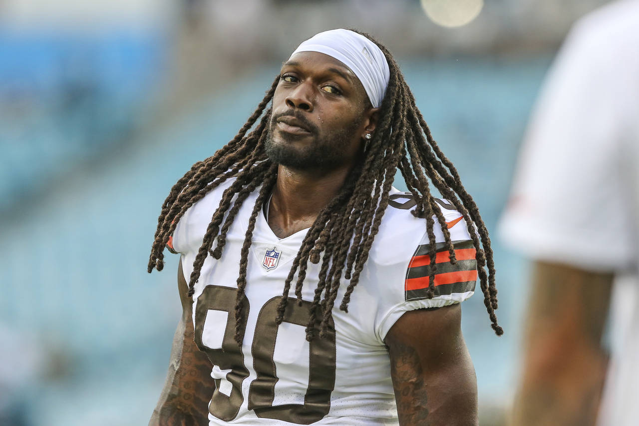 FILE - Cleveland Browns defensive end Jadeveon Clowney (90) warm-ups before the first half of an NF...