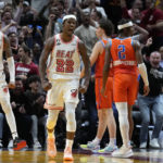 
              El alero del Heat de Miami Jimmy Butler celebra tras anotar en os segundos finales del encuentro ante el Thunder de Oklahoma City el martes 10 de enero del 2023. (AP Foto/Wilfredo Lee)
            