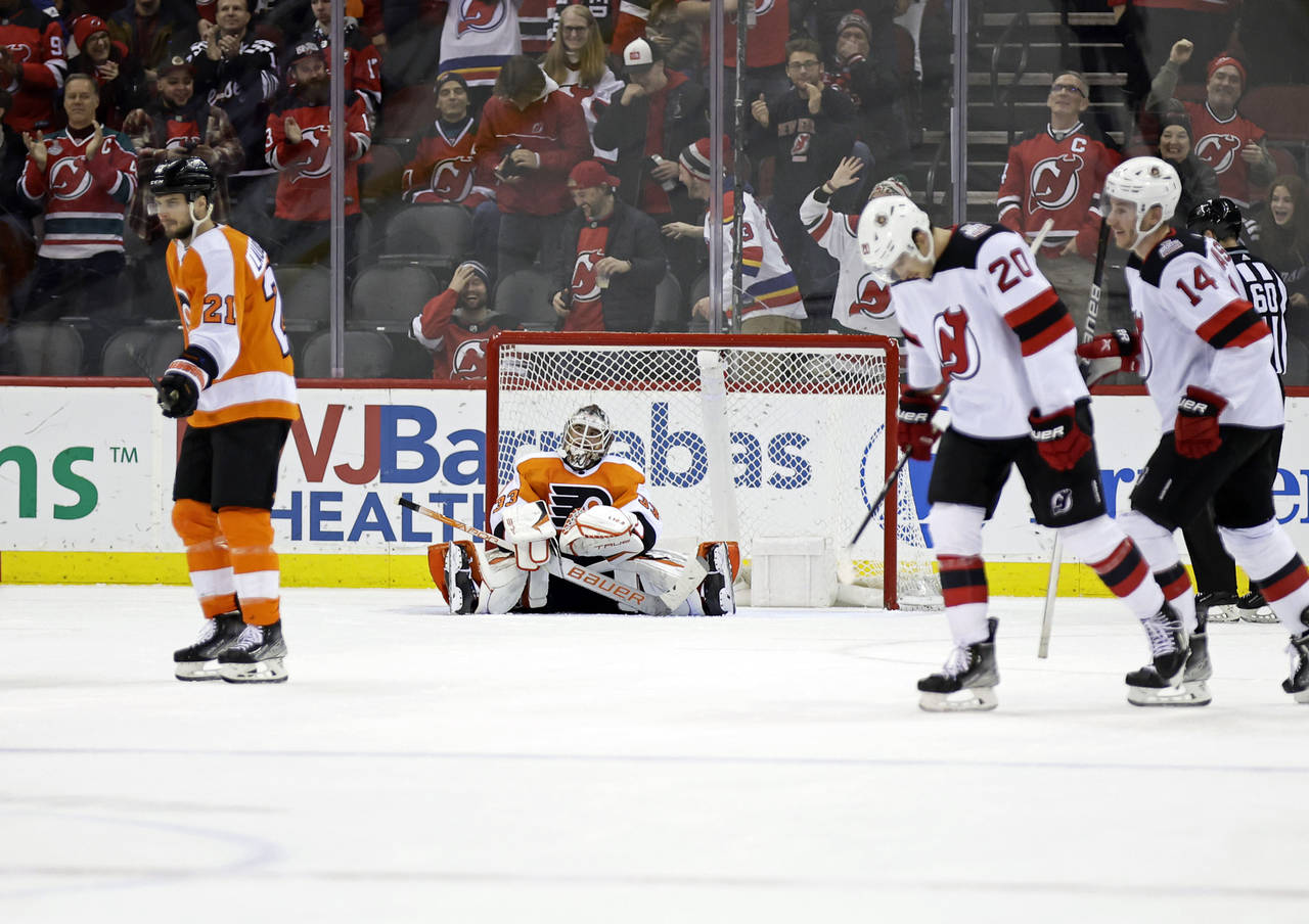 Mercer extends goal streak to 6 games, Devils roll Flyers