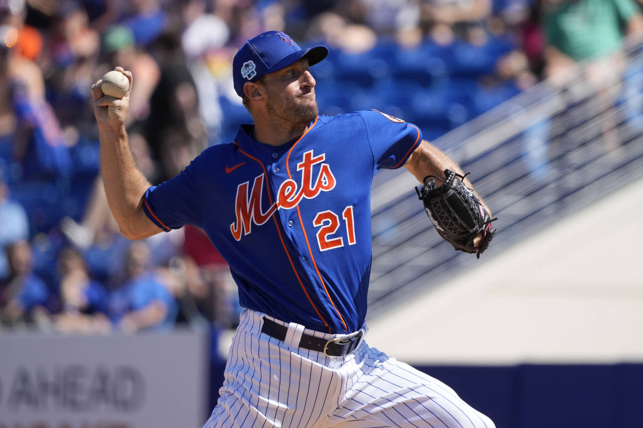 New York Mets starting pitcher Max Scherzer throws during the first inning of a spring training bas...