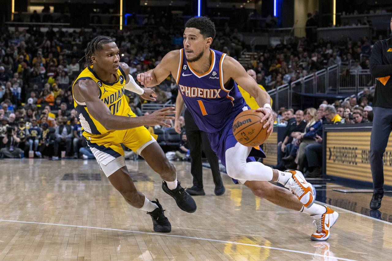 Phoenix Suns guard Devin Booker (1) drives against Indiana Pacers guard Bennedict Mathurin (00) dur...
