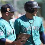 
              Seattle Mariners' Jarred Kelenic, right, watches Chicago White Sox relief pitcher Reynaldo Lopez with Mariners hitting coach Tony Arnerich during the third inning of a spring training baseball game Monday, Feb. 27, 2023, in Phoenix. (AP Photo/Ross D. Franklin)
            